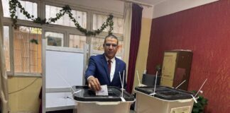 عبد الغني الحايس يدلي بصوته في اول ايام التصويت بانتخابات مجلس النواب