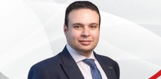 عبد المنعم إمام يطالب بإعفاء سنوي لهاتف واحد لكل مصري مقيم في الخارج